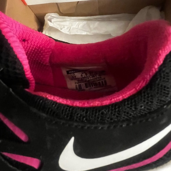 Nike Free Run Girls 5Y 💖🏃‍♀️🖤 - Picture 6 of 8